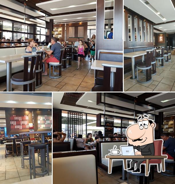 L'intérieur de McDonald's La Garde III