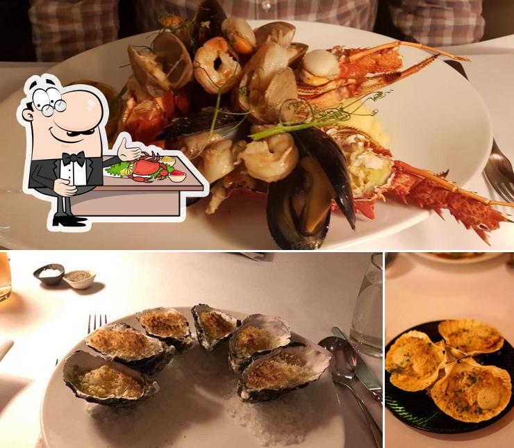 Отведайте блюда с морепродуктами в "Novaro's Restaurant"