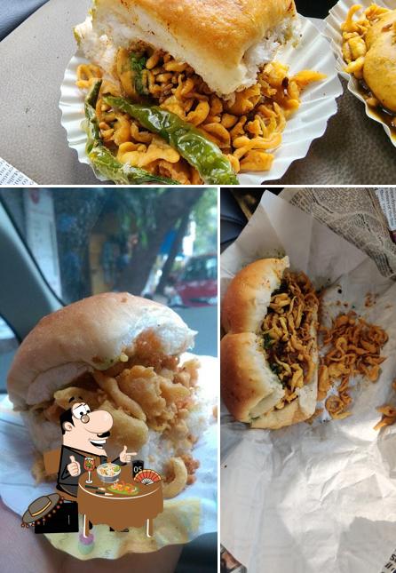 Food at Kirti vada pav