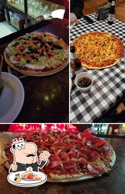 Elige una pizza en Waterworks Pizzeria & Tavern