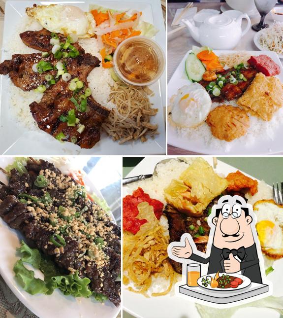Food at Anh Thu II