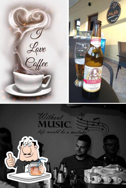 Tra le varie cose da Caffe Bar MUSIC si possono trovare la bevanda e bancone da bar