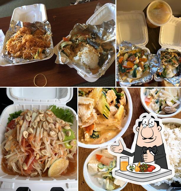aunty pon's thai food truck in Volcano Restaurant menu and reviews