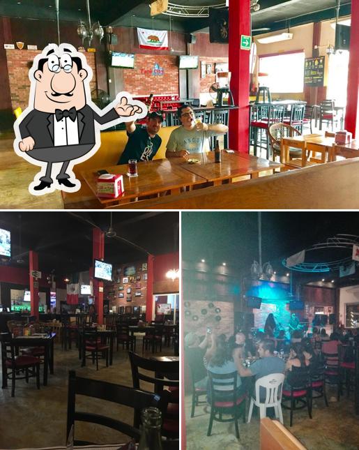 El interior de Taco City Grill & Rock