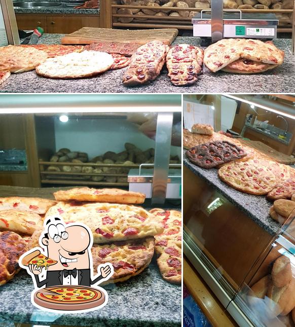 Prenditi una pizza a Panificio Carlino Di Pantaleo Di Liddo & C snc - Via Plebiscito - Bisceglie