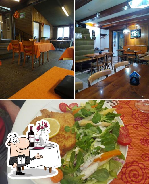 La immagine della tavolo da pranzo e cibo di Restaurant Waldegg