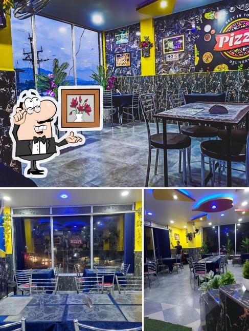 The interior of MOM'S PIZZA FAMILY RESTAURANT