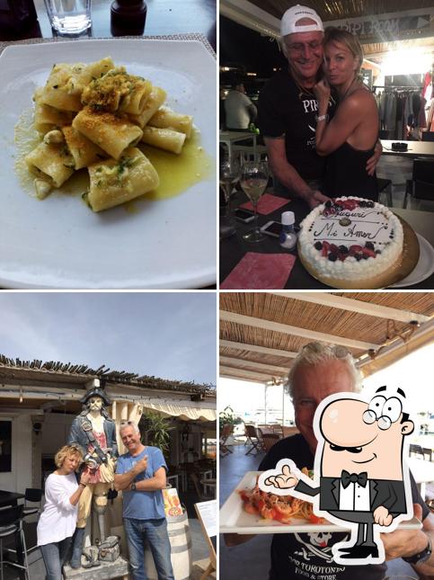 Dai un’occhiata alla immagine che mostra la interni e cibo di Ristorante Cafè Della Marina - Music Bar
