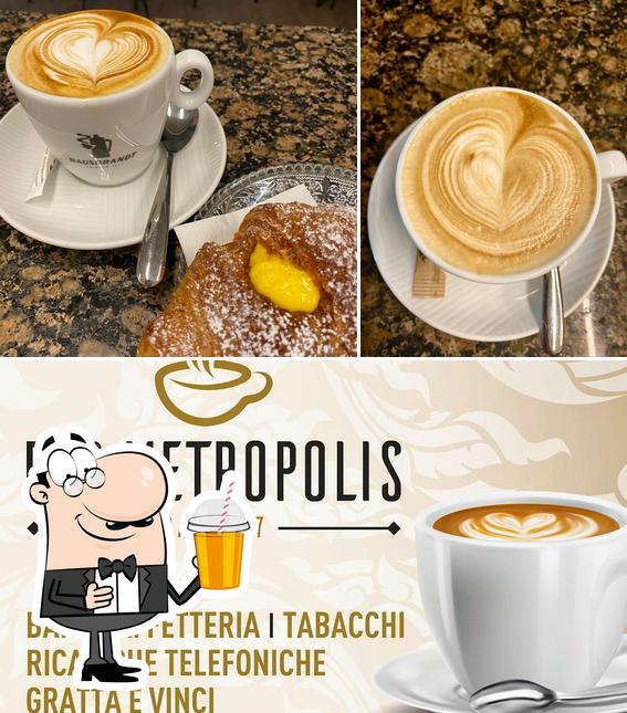 Goditi un drink a Bar Metropolis