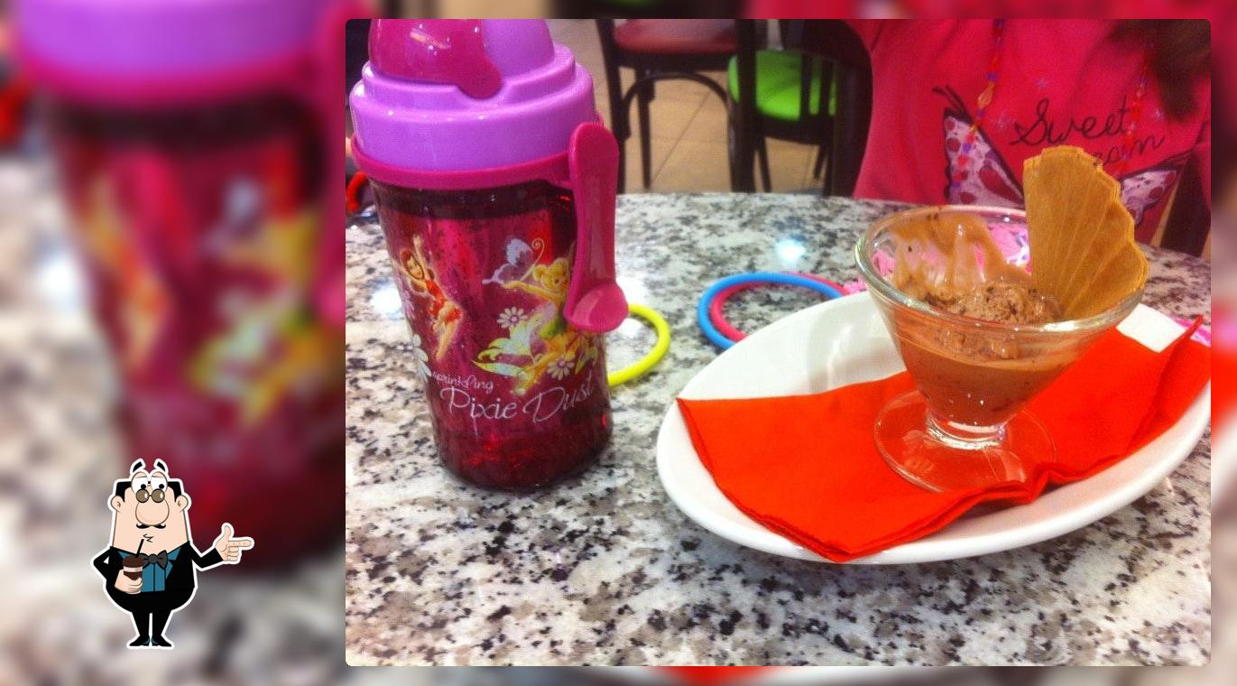 Cafe Autogrill serve un'ampia gamma di cose da bere