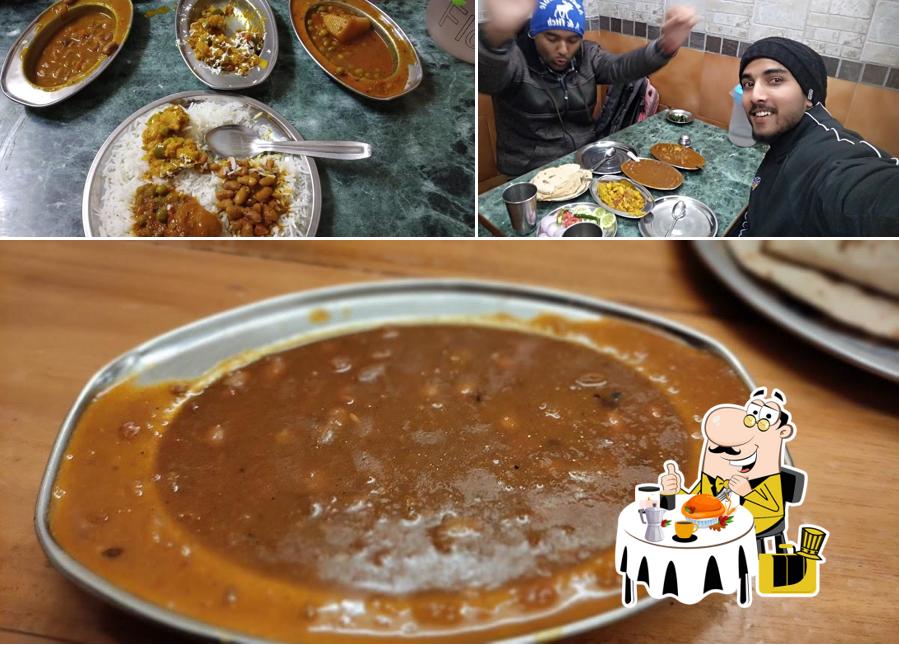 Food at Rajinder Vaishnav Dhaba
