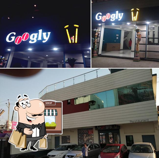 The exterior of Googly 11 Restaurant