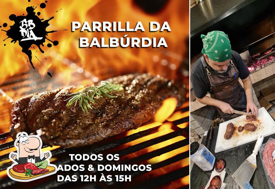 Prove pratos de carne no Balbúrdia Cervejeira Itajaí