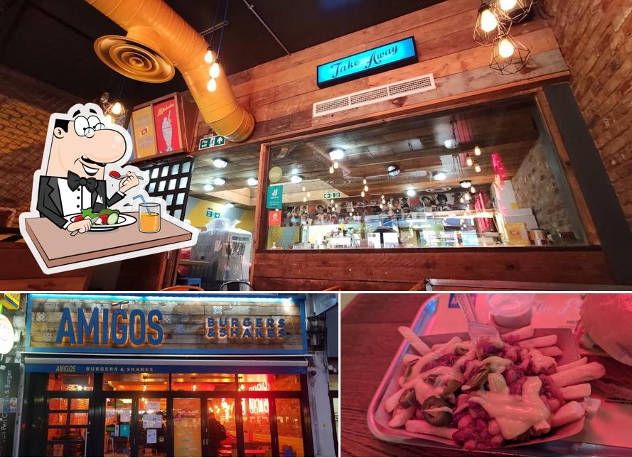 Фотография, на которой видны еда и барная стойка в Amigos Burgers & Shakes-Gants Hill