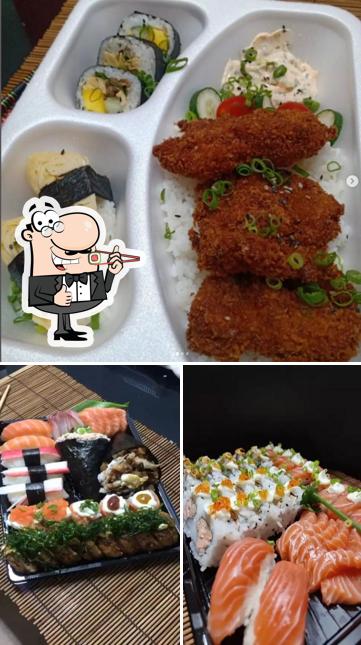 Rolos de sushi são disponibilizados no Koinobori Sushi