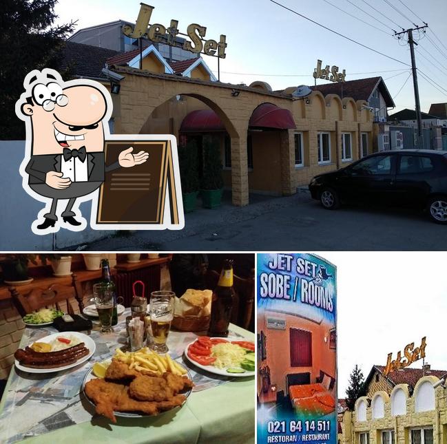 La extérieur et table à manger du restaurant