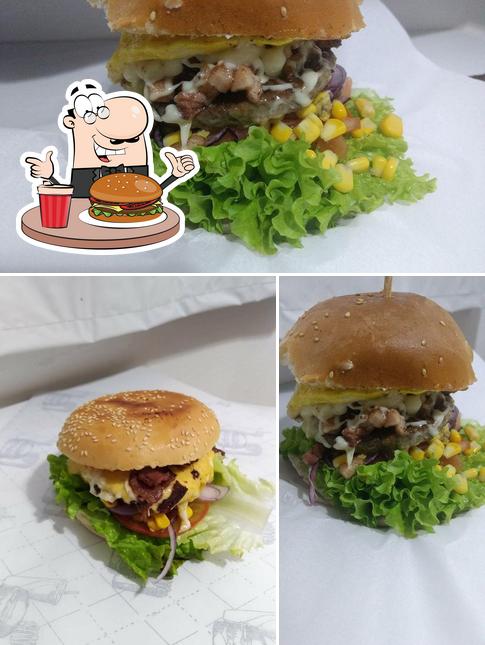 Experimente um dos hambúrgueres oferecidos no Onburguer delivery. 9 99466638 ou 998847220