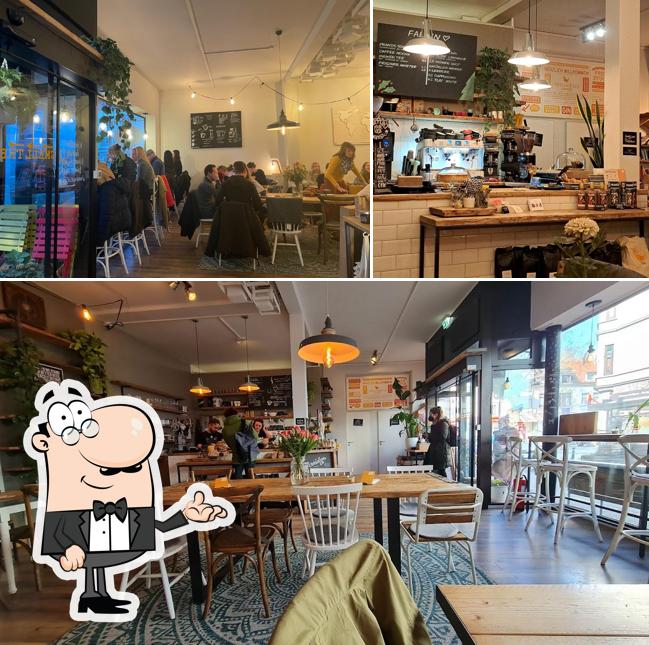 L'intérieur de YellowBird Coffee
