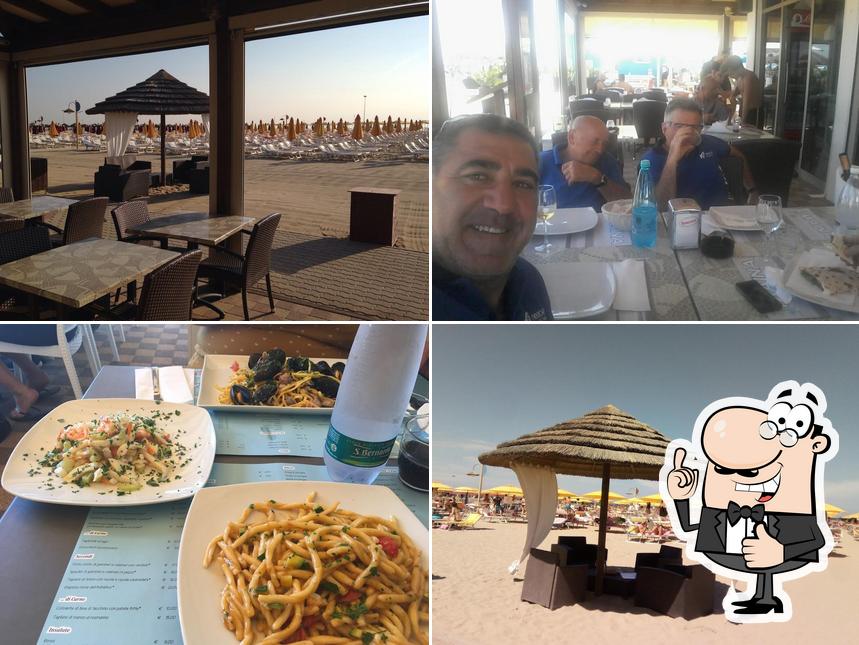 Regarder l'image de Maina Beach Restaurant