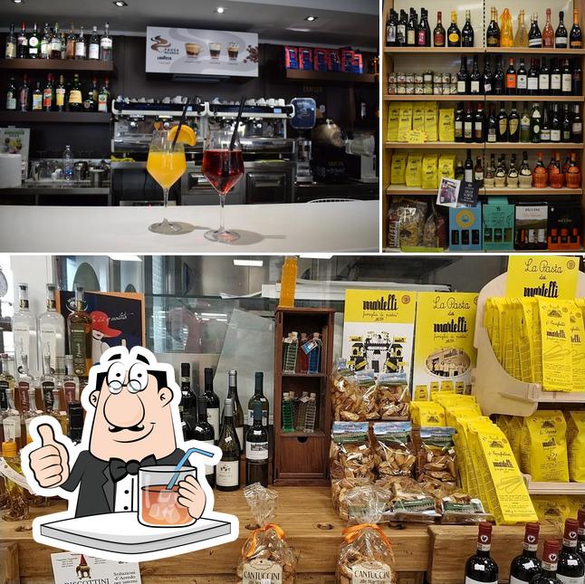 Goditi un drink dal menu