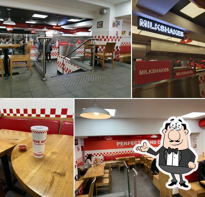 L'intérieur de Five Guys La Défense