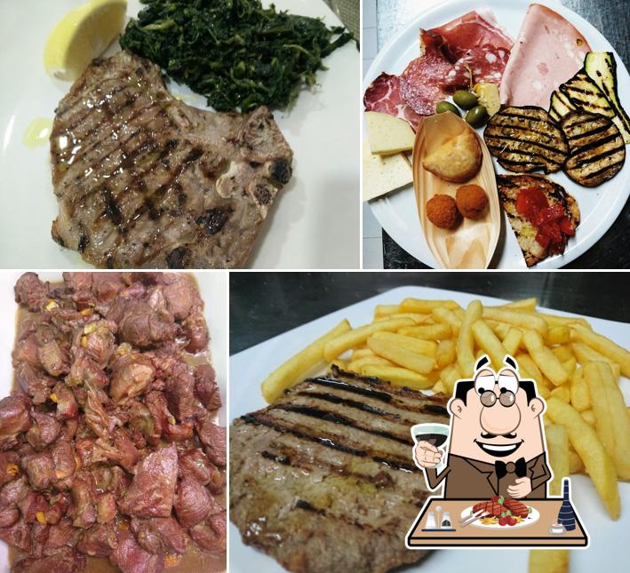 Ordina i un pasto a base di carne a Mezzogiorno