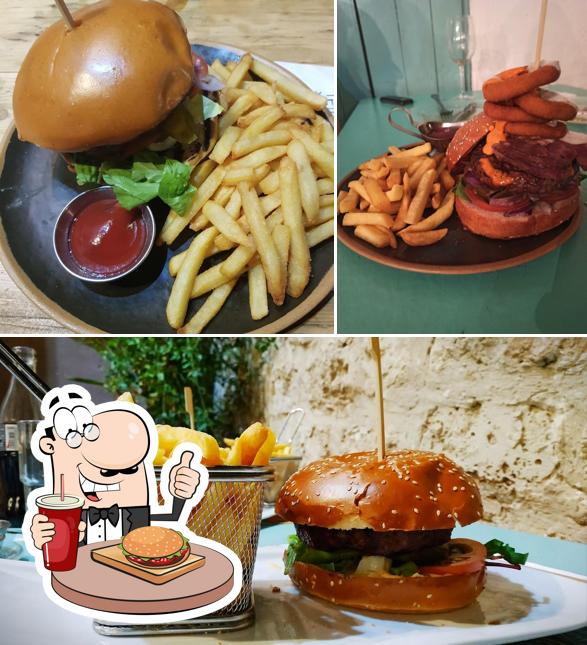 Prueba una hamburguesa en Regina Restaurant - Kosher Restaurant in Tel Aviv (Mehadrin Kosher)