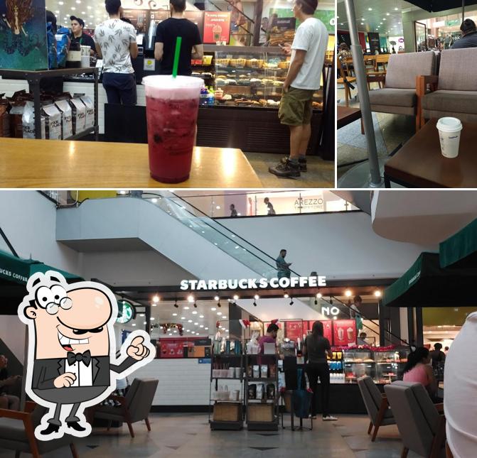 O interior do Starbucks