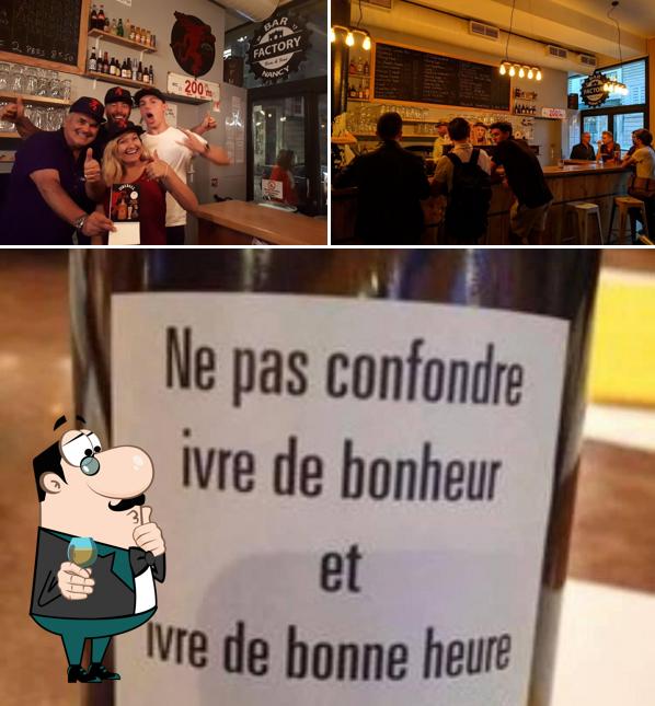 Parmi les diverses choses de la comptoir de bar et la nourriture, une personne peut trouver sur Factory Bar & Food