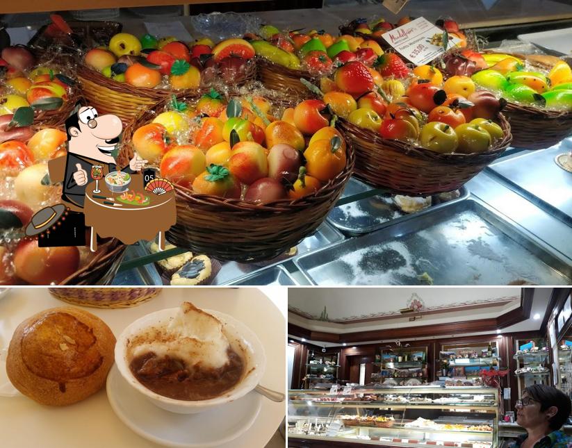 Platti al Bar Pasticceria Mangiafico - Noto