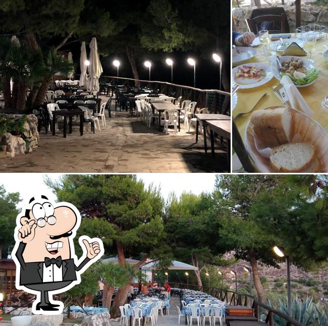 La interni e tavolo da pranzo del ristorante