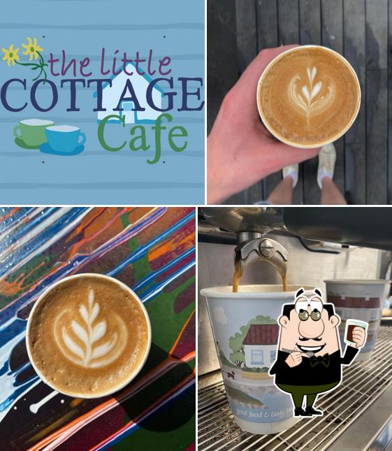 Disfrutra de una bebida en The Little Cottage Cafe