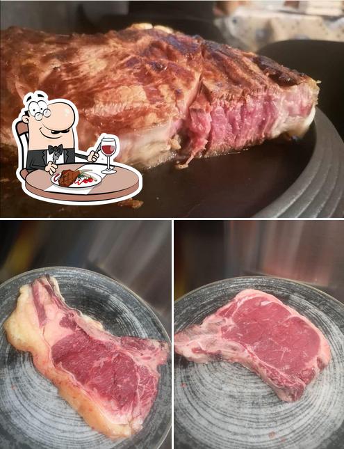 Ordina i un pasto a base di carne a Bar Roma