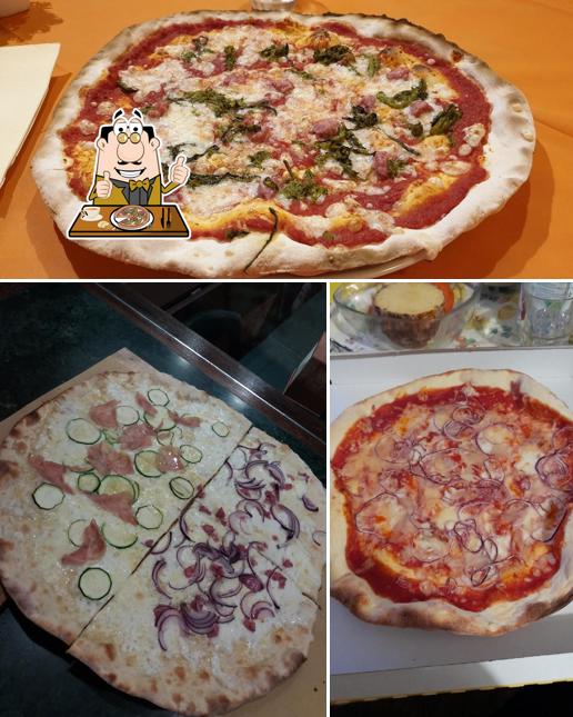 Get pizza at La Rustichella Ristorante Pizzeria Pistoia