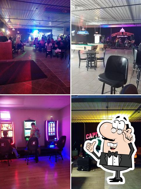 Посмотрите на внутренний интерьер "Capitol Street Sports Bar"