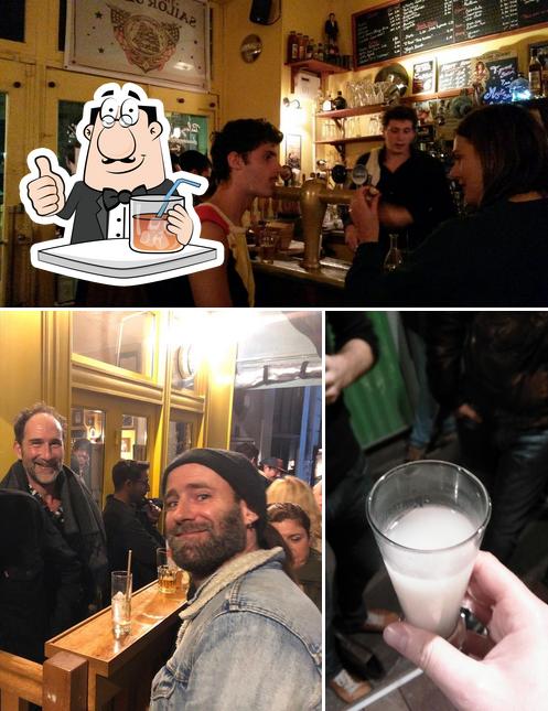 Vérifiez la photo indiquant la boire et comptoir de bar concernant Chez Camille