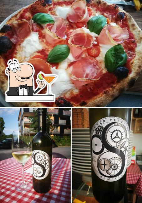 Помимо прочего, в Pizzeria Casaantonio e Piccolo Giò есть напитки и пицца