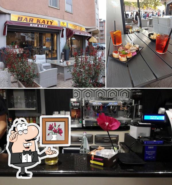 Dai un'occhiata agli interni di Bar Katy'