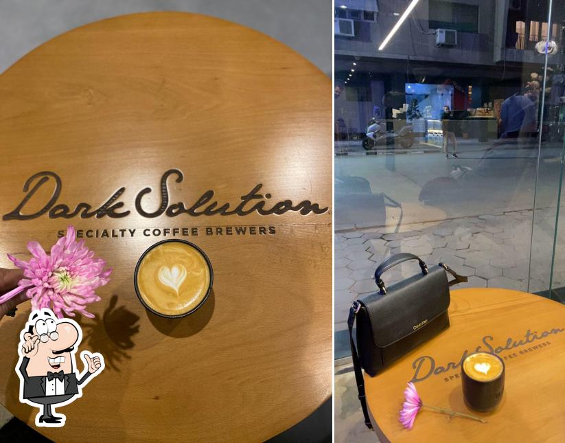 L'intérieur de Dark Solution Coffee