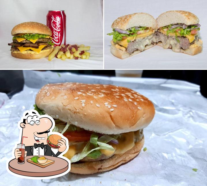 Delicie-se com um hambúrguer no Santa hamburguer