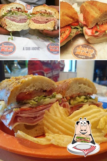 Sándwiches club en Jersey Mike's Subs