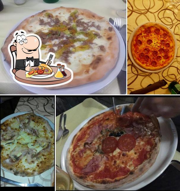 Scegli una pizza a Ristorante Pizzeria Del Sole