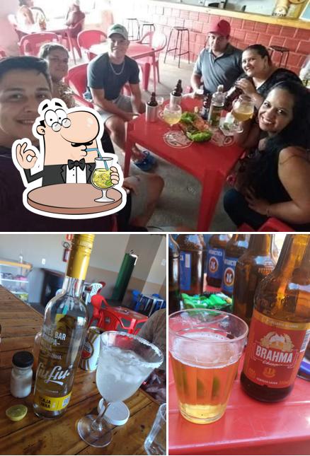 A bebida e interior do restaurante