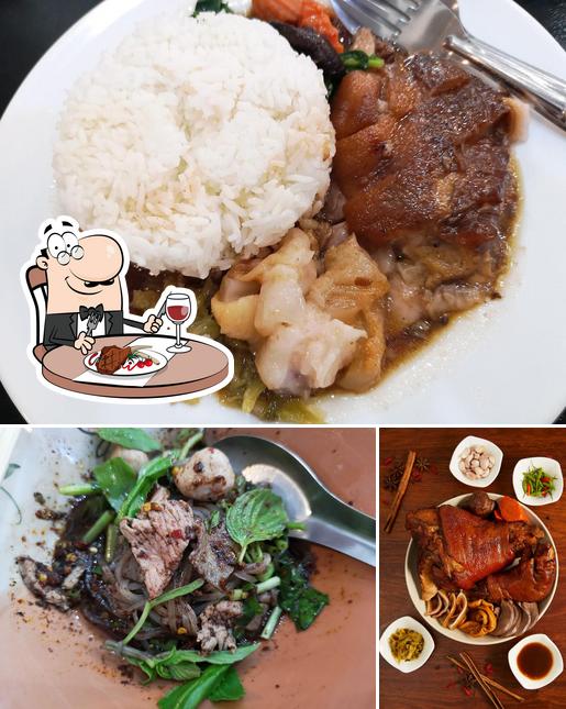 หมูนั่งเรือ by Wu's Kitchen restaurant, Bangkok Restaurant reviews