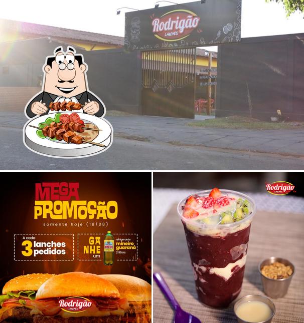 Entre diferentes coisas, comida e exterior podem ser encontrados no Rodrigão Lanches