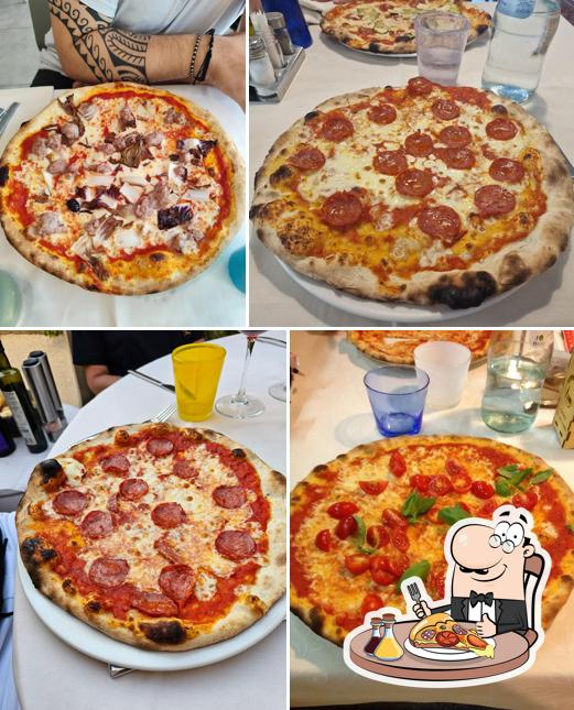 Scegli una pizza a Ristorante Pizzeria Azzurra