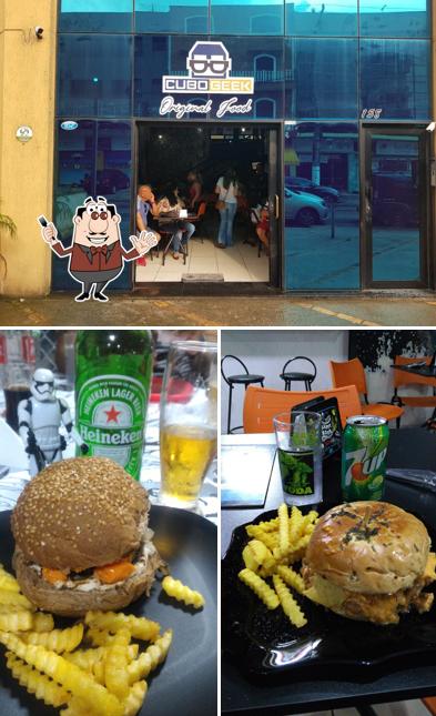 A imagem do Cubo Geek’s comida e exterior