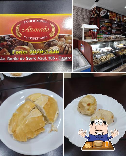 Comida em Panificadora e Confeitaria Alvorada