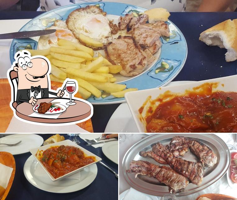Order meat dishes at Restaurante Casa Ruiz
