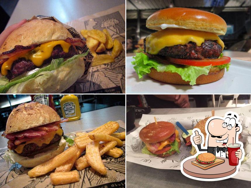 Peça um dos hambúrgueres disponíveis no Burger. Americana